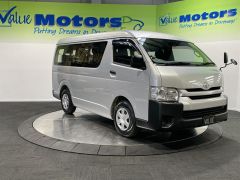 Photo of the vehicle Toyota HiAce