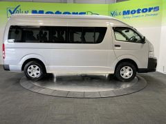 Photo of the vehicle Toyota HiAce