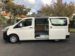 Photo of the vehicle Toyota HiAce