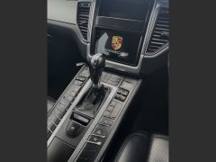 Photo of the vehicle Porsche Macan