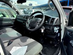 Photo of the vehicle Toyota HiAce