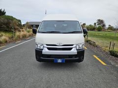 Photo of the vehicle Toyota HiAce