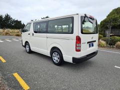 Photo of the vehicle Toyota HiAce