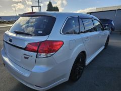 Photo of the vehicle Subaru Legacy