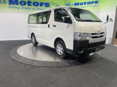 Photo of the vehicle Toyota HiAce