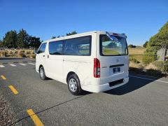 Photo of the vehicle Toyota HiAce