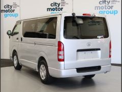 Photo of the vehicle Toyota HiAce