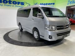 Photo of the vehicle Toyota HiAce