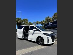 Photo of the vehicle Toyota Alphard