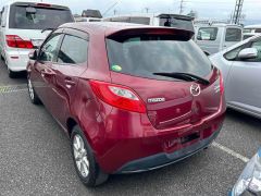 Photo of the vehicle Mazda Demio