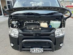 Photo of the vehicle Toyota HiAce