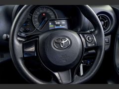 Photo of the vehicle Toyota Vitz