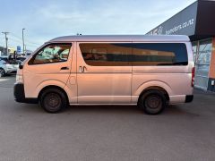 Photo of the vehicle Toyota HiAce