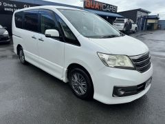 Photo of the vehicle Nissan Serena