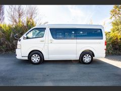 Photo of the vehicle Toyota HiAce