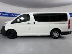 Photo of the vehicle Toyota HiAce