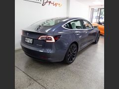 Photo of the vehicle Tesla Model 3