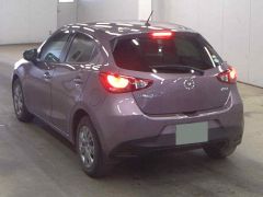 Photo of the vehicle Mazda Demio