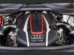 Photo of the vehicle Audi S8