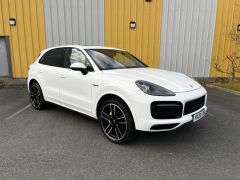 Photo of the vehicle Porsche Cayenne