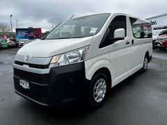 Photo of the vehicle Toyota HiAce