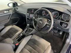 Photo of the vehicle Volkswagen Golf