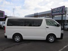 Photo of the vehicle Toyota HiAce