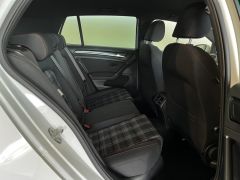 Photo of the vehicle Volkswagen Golf