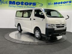 Photo of the vehicle Toyota HiAce