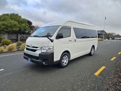 Photo of the vehicle Toyota HiAce