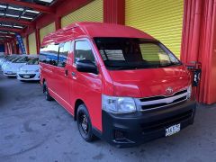 Photo of the vehicle Toyota HiAce