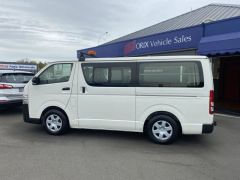 Photo of the vehicle Toyota HiAce