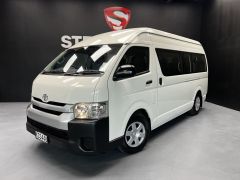 Photo of the vehicle Toyota HiAce