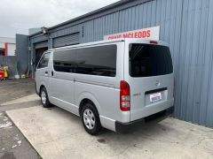 Photo of the vehicle Toyota HiAce