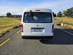 Photo of the vehicle Toyota HiAce