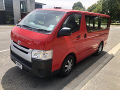 Photo of the vehicle Toyota HiAce