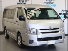 Photo of the vehicle Toyota HiAce