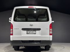 Photo of the vehicle Toyota HiAce