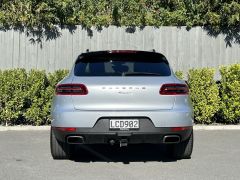 Photo of the vehicle Porsche Macan