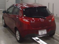 Photo of the vehicle Mazda Demio