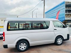 Photo of the vehicle Toyota HiAce