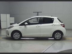 Photo of the vehicle Toyota Vitz