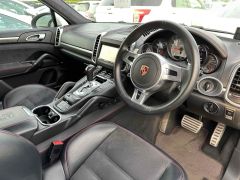 Photo of the vehicle Porsche Cayenne