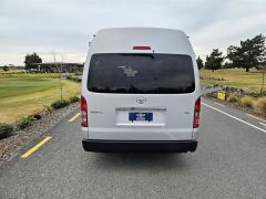 Photo of the vehicle Toyota HiAce