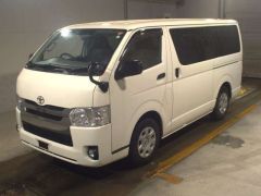 Photo of the vehicle Toyota HiAce