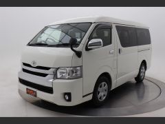 Photo of the vehicle Toyota HiAce