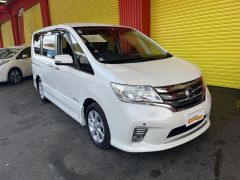 Photo of the vehicle Nissan Serena