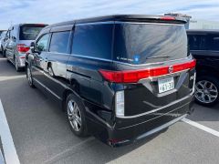 Photo of the vehicle Nissan Elgrand