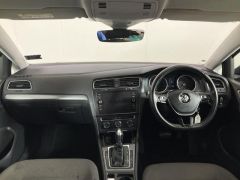 Photo of the vehicle Volkswagen Golf