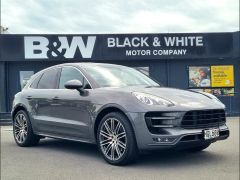 Photo of the vehicle Porsche Macan